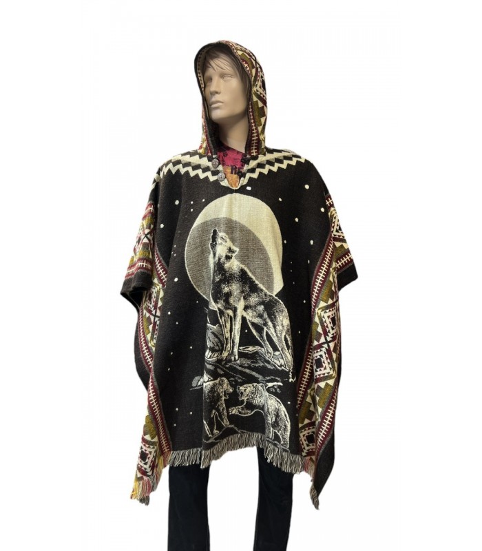 poncho native loup et pleine lune , fabriqué artisanalement en Équateur. 70% acrylique et 30% laine d’alpaga, taille unique.