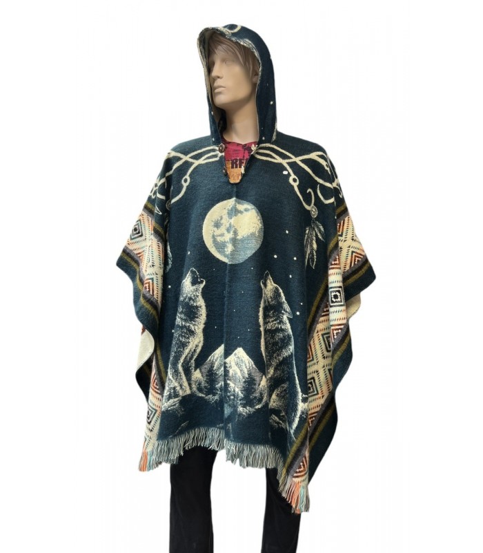 Poncho native loups et pleine lune, fabriqué artisanalement en Équateur. 70% acrylique et 30% laine d’alpaga, taille unique.