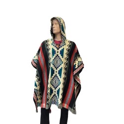 Poncho native motif ethnique, fabriqué artisanalement en Équateur. 70% acrylique et 30% laine d’alpaga, taille unique.