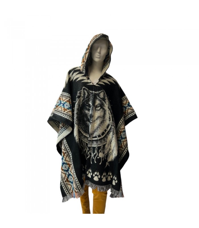 Poncho native loup, fabriqué artisanalement en Équateur. 70% acrylique et 30% laine d’alpaga, taille unique.