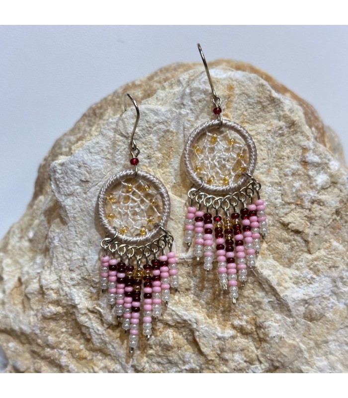 Boucles d’oreilles dreamcatcher ( attrape-rêves ) en perles de rocailles, fait à la main en Équateur.