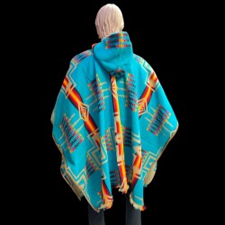 Poncho native en laine et acrylique. Fabriqué artisanalement en Équateur.