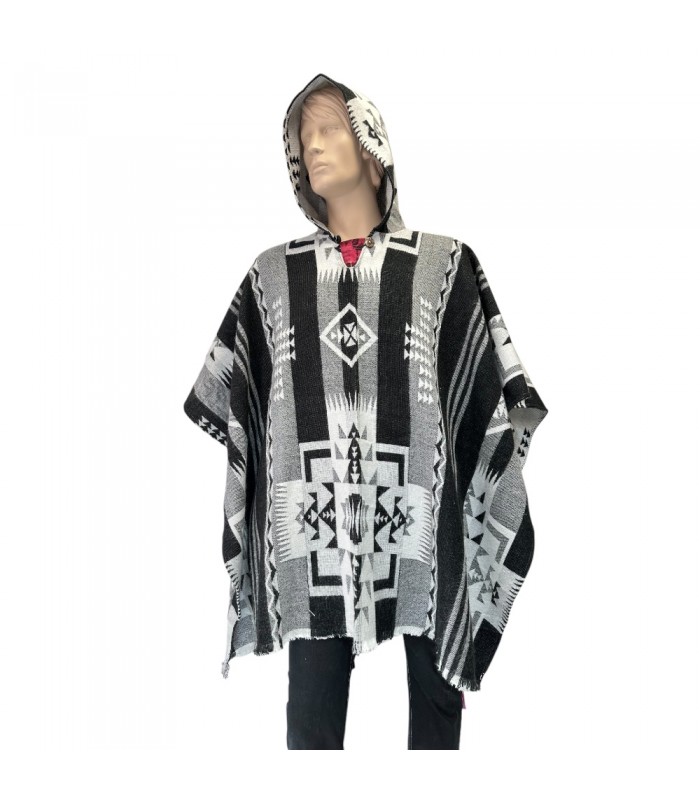 Poncho native modèle géométrique fabriqué de façon artisanale en Équateur. Poncho native modèle géométrique fabriqué de façon artisanale en Équateur.