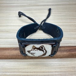 Bracelet en cuir de vachette et tagua de l’Amazonie motif loup.