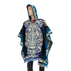 Poncho native fabriqué de façon artisanale en Équateur.