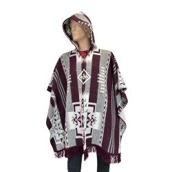 Poncho native motif géométrique fabriqué artisanalement en Équateur.
