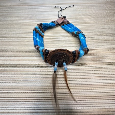 Collier amérindien fantaisie fabriqué artisanalement en Thaïlande.