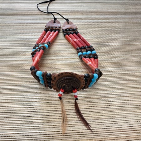 Collier amérindien fantaisie fabriqué artisanalement en Thaïlande.