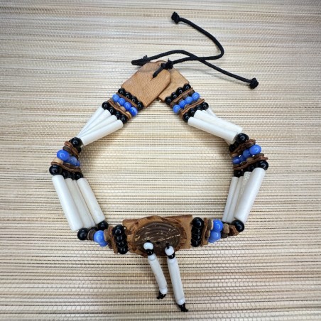 Collier amérindien fantaisie fabriqué artisanalement en Thaïlande.