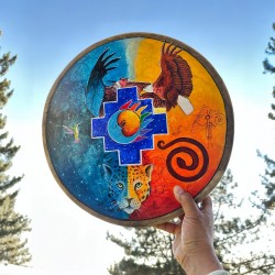 Tambour chamanique en peau de vachette et peinte à la main, fabrication ancestrale.
