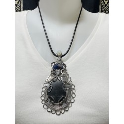 Pendentif en pierres...
