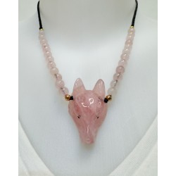 Collier pendentif tête de loup et méreles en quarz rose , fabrication artisanale.