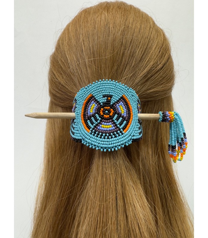 Barrette amérindienne en perles de rocailles, fabriqué entièrement à la main en Équateur .