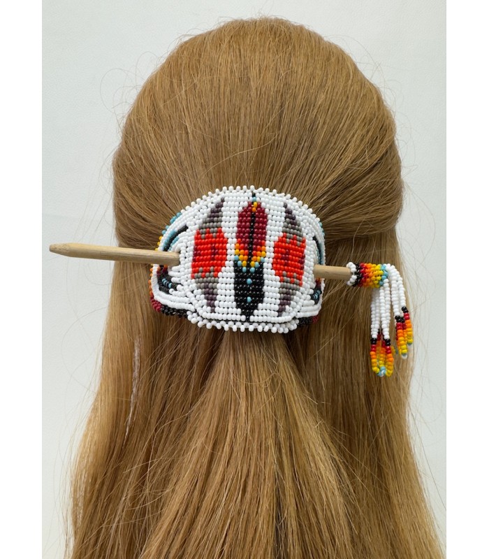 Barrette amérindienne en perles de rocailles, fabriqué entièrement à la main en Équateur .