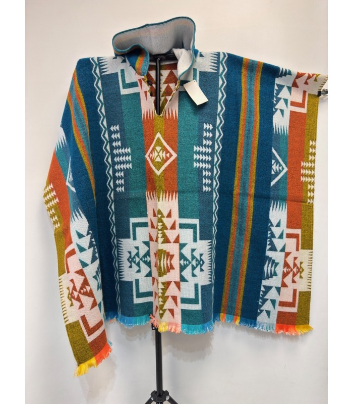 Poncho native modèle ethnique, fabriqué artisanalement en Équateur