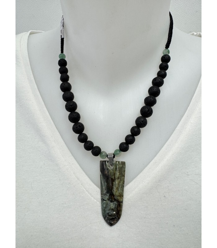 Collier en pierre volcanique et jade chinois. Pendentif en jade néphrite de l’équateur. Fabriqué de façon artisanale