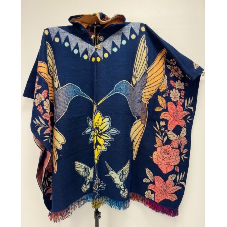Poncho native modèle mixte avec motif colibri, fabriqué artisanalement en Équateur.