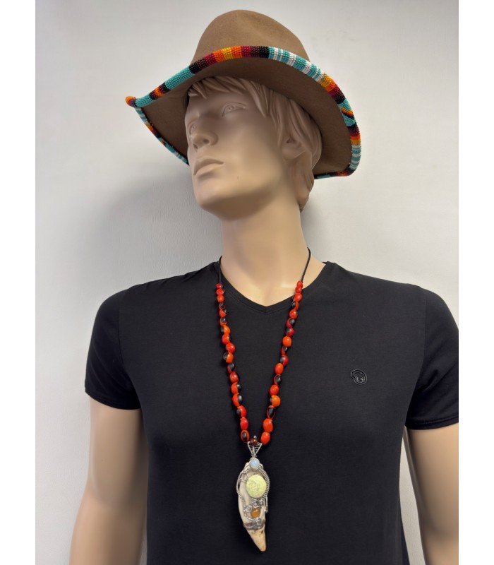 Collier de protection fabriqué entièrement à la main
