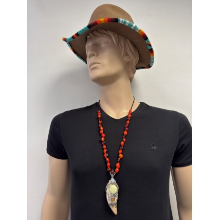 Collier de protection fabriqué entièrement à la main