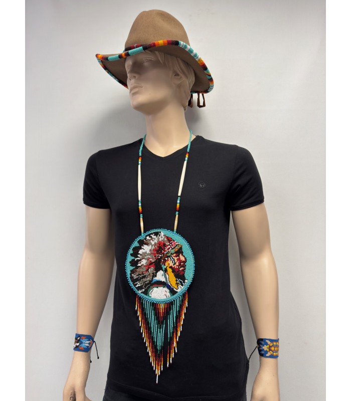 Collier en perles de rocailles et os de buffle, fabriqué entièrement à la main en Équateur
