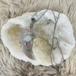 Pendentif croc en pierres naturelles fabriqué entièrement à la main en Équateur